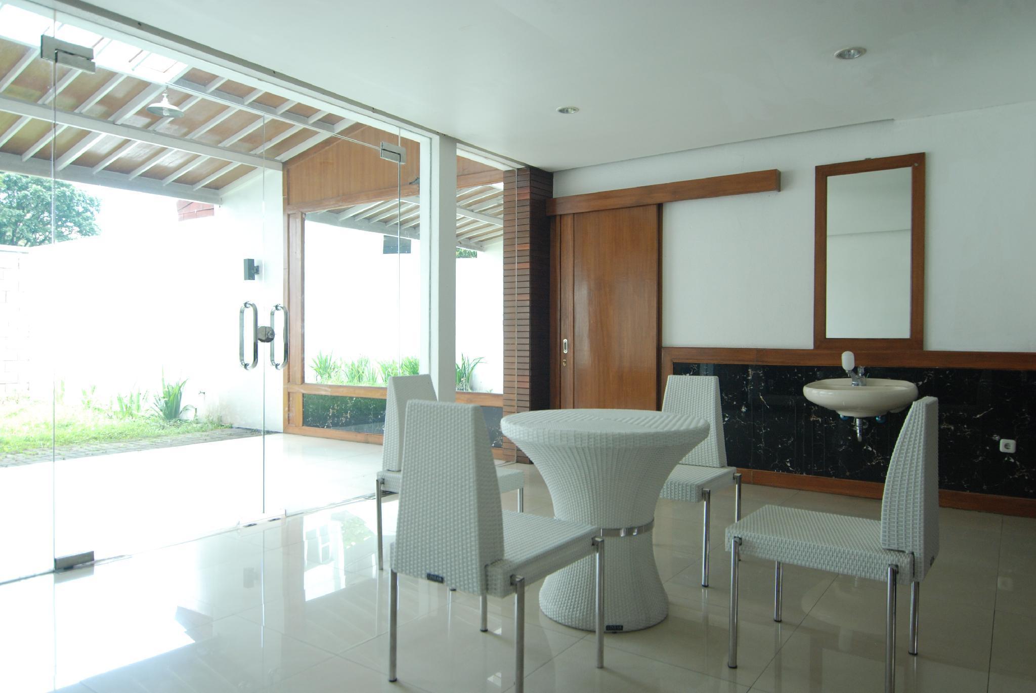 Oyo 229 Hi Quality Hotel Bandung Eksteriør billede