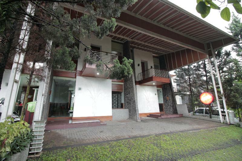 Oyo 229 Hi Quality Hotel Bandung Eksteriør billede